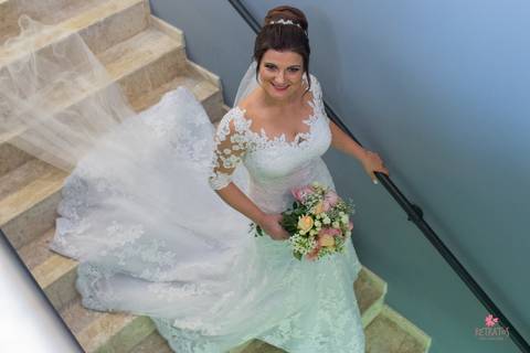 noiva escada salao neide tuon making of itatiba decoração rustica casamento interior sp itatiba retratos divanas salao foto fotografo casamento julio akio hida'