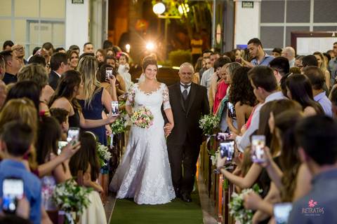 noiva entrando igreja centenario casamento decoração rustica casamento interior sp itatiba retratos divanas salao foto fotografo casamento julio akio hida'