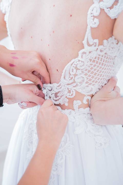 mãe ajudando filha colocar vestido sacada espaço rustico santa isabel itatiba sp interior casamento lindo campo snt snta itatiba louveira foto fotografo retratos julio akio hida melhor fotografo '