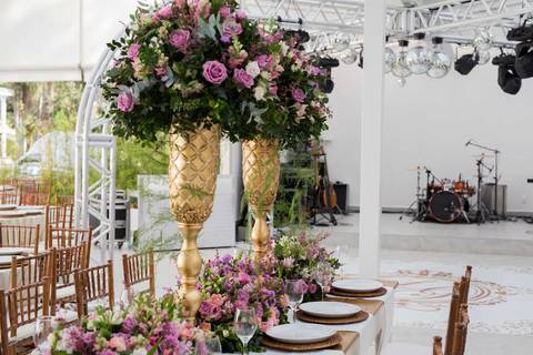 decoração linda casamento flor branca e roxa  espaço rustico santa isabel itatiba sp interior casamento lindo campo '