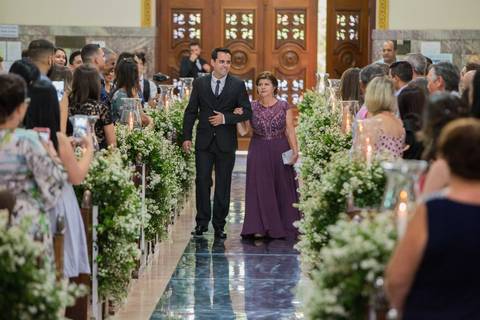 noivo entrando com a mãe igreja mariz de itatiba belem sacada espaço rustico santa isabel itatiba sp interior casamento lindo campo snt snta itatiba louveira foto fotografo retratos julio akio hida melhor fotografo '