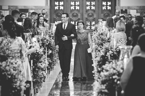 noivo entrando com a mãe igreja mariz de itatiba belem nossa senhora foto fotografo'