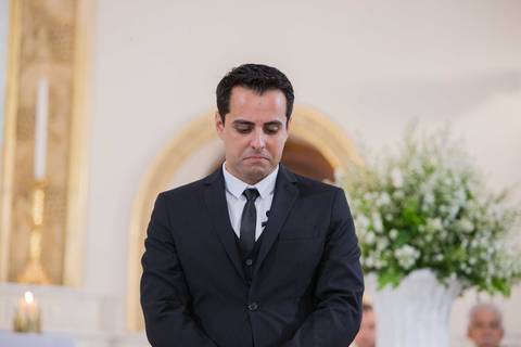 noivo emocionado vendo a noiva entrar na igrja espaço rustico santa isabel itatiba sp interior casamento lindo campo snt  espaço itatiba louveira foto fotografo retratos julio akio hida melhor fotografo igreja nossa senhora Belem itatiba matriz'