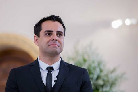 noivo emocionado vendo a noiva entrar na igrja espaço rustico santa isabel itatiba sp interior casamento lindo campo snt  espaço itatiba louveira foto fotografo retratos julio akio hida melhor fotografo igreja nossa senhora Belem itatiba matriz'