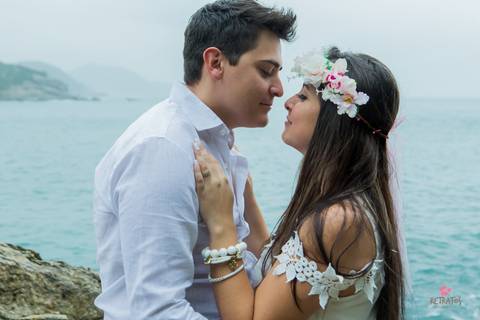 ensaio casal guaruja sp litoral norte pre wedding retratos itatiba julio akio hida fotografo foto praia interior sp campo brasil foto criativa  casal de frente um p/ outro quase beijando'