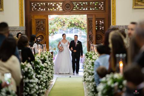 entrada da noiva linda com pai igreja matriz de itatiba'