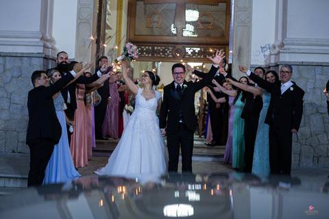 noivos saindo da igreja matriz de itatiba sparkles'