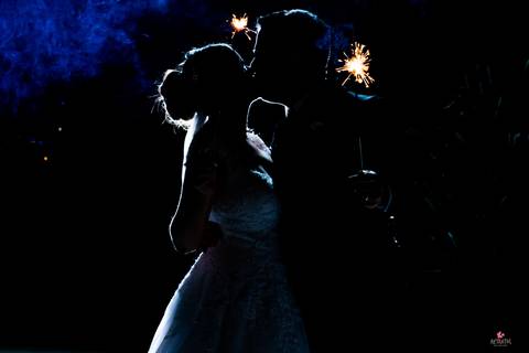 foto em contraste de casal recem casados em itatiba sp'