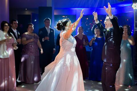 noivos na pista de dança no hotel orion e itatiba'