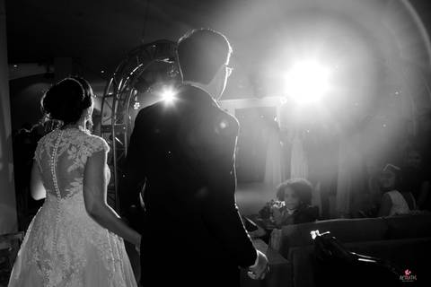 foto preta e branca na entrada pista na pista de dança no hotel orion e itatiba'