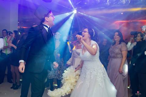 casal recem casados mesa de doces sr doces itatiba sp na pista de dança no hotel orion e itatiba'