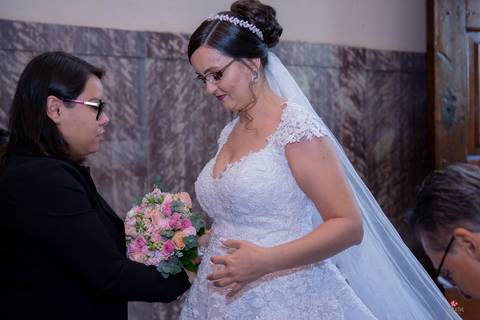 cerimonial erica cruz dando os ultimos retoques na noiva bruna'