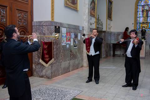 clisantes tocando entrada da noiva'