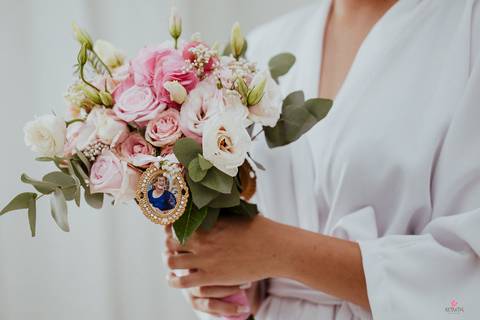 foto fotografo de casamento itatiba sp interior video de casamento foto  buque noiva medalhinha avó'