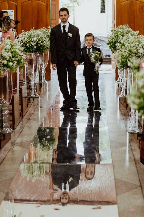 noiva altar igreja santo antonio foto fotografo de casamento itatiba sp interior video de casamento foto  make noiva noivo entrando filho igreja'