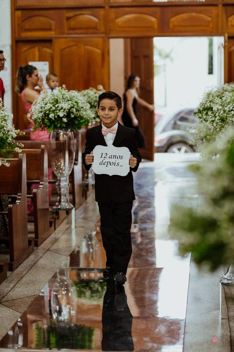 noiva altar igreja santo antonio foto fotografo de casamento itatiba sp interior video de casamento foto  make noiva noivo entrando filho igreja'