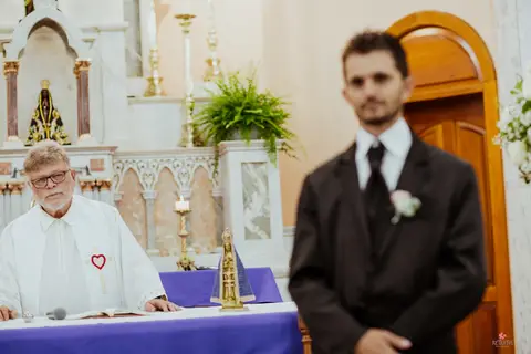 noiva altar igreja santo antonio foto fotografo de casamento itatiba sp interior video de casamento foto  make noiva noivo entrando filho igreja'
