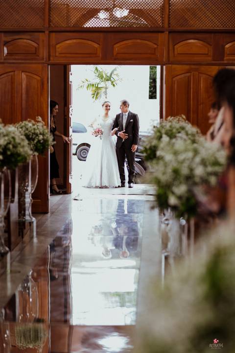 noiva altar igreja santo antonio foto fotografo de casamento itatiba sp interior video de casamento foto  make noiva noivo entrando filho igreja'
