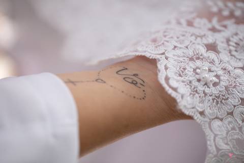 foto fotografo de casamento itatiba sp interior video de casamento foto  tatuagem escrtita avó no braco direito da noiva'