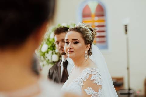 noiva altar igreja santo antonio foto fotografo de casamento itatiba sp interior video de casamento foto  make noiva noivo entrando filho igreja'