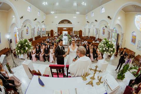 noiva altar igreja santo antonio foto fotografo de casamento itatiba sp interior video de casamento foto  make noiva noivo entrando filho igreja'