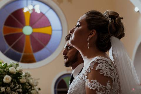 noiva altar igreja santo antonio foto fotografo de casamento itatiba sp interior video de casamento foto  make noiva noivo entrando filho igreja'