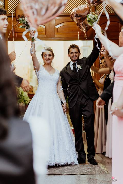 noiva altar igreja santo antonio foto fotografo de casamento itatiba sp interior video de casamento foto  make noiva noivo entrando filho igreja'