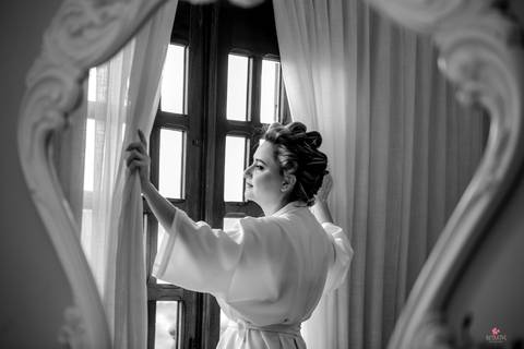 foto fotografo de casamento itatiba sp interior video de casamento foto  foto peb da noiva no reflexo do espelho'