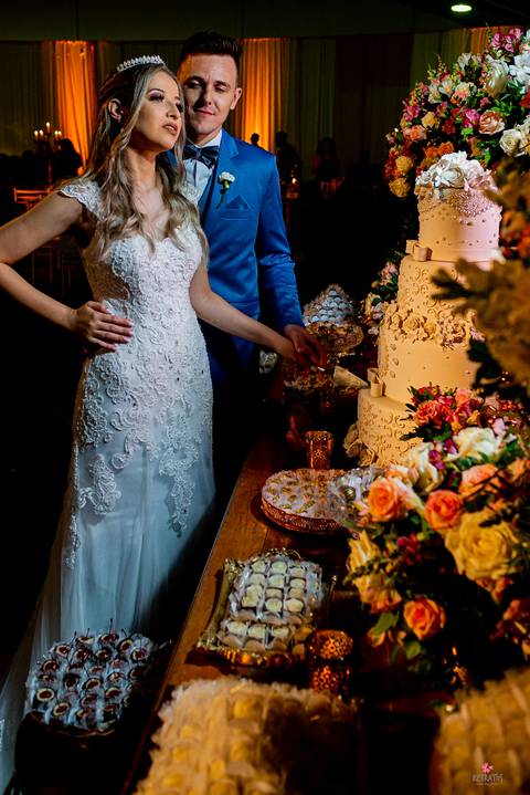 casal mesa do bolo primeira dança casal CEM morungaba sp fotografo interior'