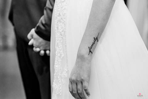 tatuagem noiva braço esquerdo familia'
