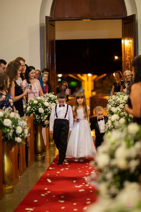 pagem e daminha entrando com as alianças igreja morungaba sp'