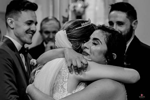 madrinha se emociona  igreja matriz de morungada sp'