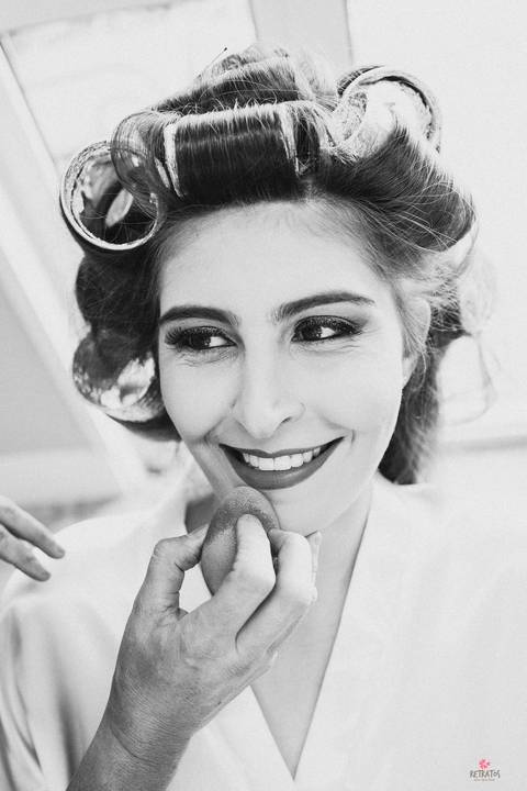 noiva na make passando baton em peb'