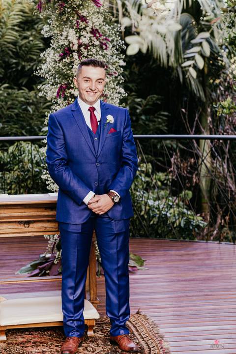 noivo no altar cerimonia aberta por do sol'