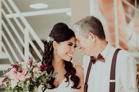 noiva e pai se vendo pela primeira vez detalhes de acessorios noiva lindo casamento interior sp itatiba interior fotografo de casamento'