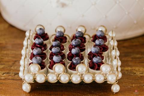 detalhes de doce na mesa de bolo rustica detalhes de acessorios noiva lindo casamento interior sp itatiba interior fotografo de casamento'