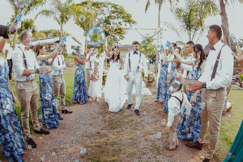 bolinhas de sabão saida dos noivos linda  noiva lindo casamento interior sp itatiba interior fotografo de casamento'