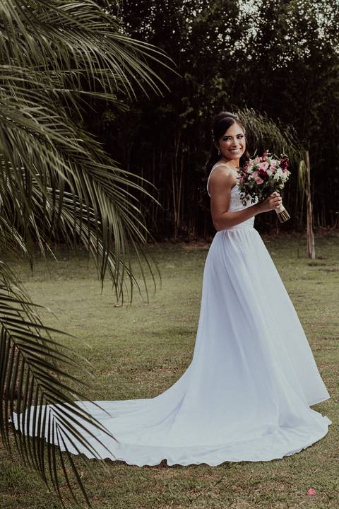 noiva olhando p/ camera sorrindo lindo casamento interior sp itatiba interior fotografo de '