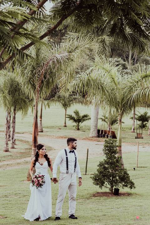 casal recem casado caminhando lindo casamento interior sp itatiba interior fotografo de '