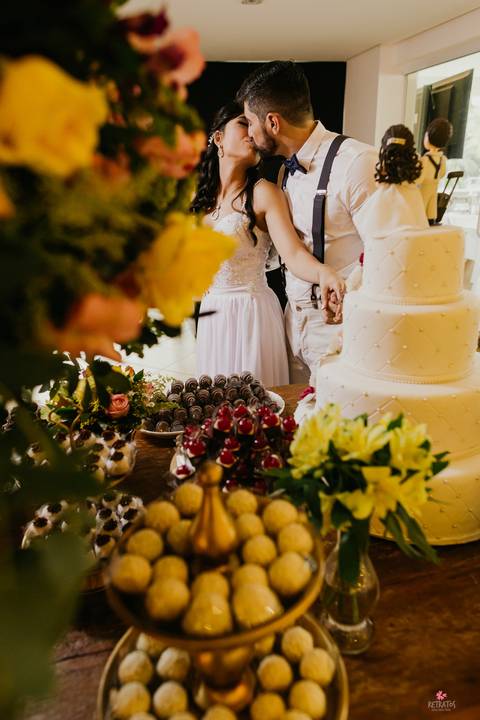 detalhes de doce na mesa de bolo rustica detalhes de acessorios noiva lindo casamento interior sp itatiba interior fotografo de casamento'