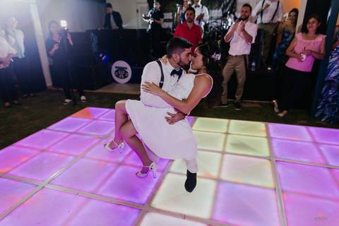 casal dançando a primeira valsa lindo casamento interior sp itatiba interior fotografo de '