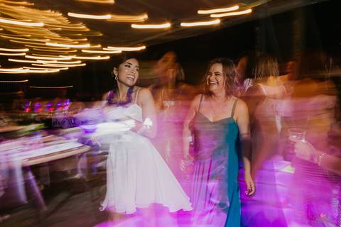 noiva e mãe dançando na festa de casamento lindo casamento interior sp itatiba interior fotografo de '