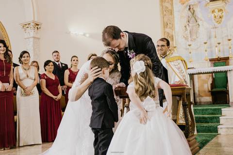 noivos aguardando entrada das alianças itatiba sp'