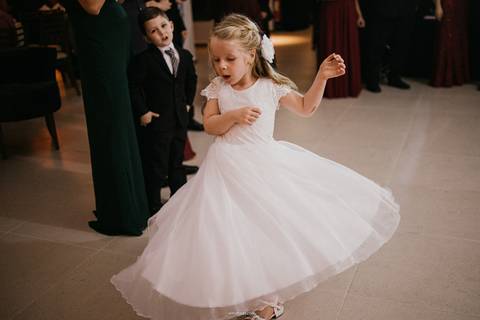 noivos sendo recepcionados pelos padrinhos hotel orion itatiba sp interior '