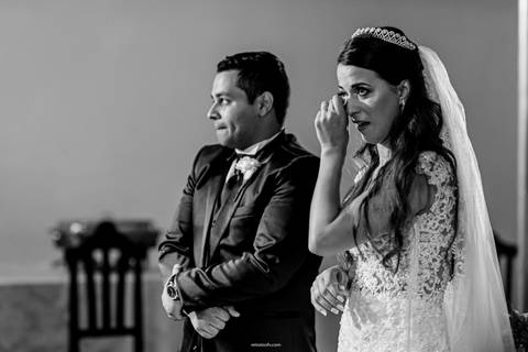 noiva emocionada ao ver alianças entrando noiva diva durando o making of retratos itatiba foto e video'