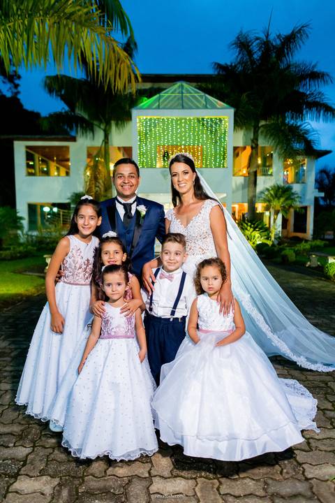 noiva e daminhas alinhadas com os noivos noiva diva durando o making of retratos itatiba foto e video'