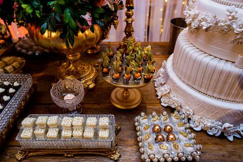 mesa de doce entrada dos noivo na festa muito felizes noiva diva durando o making of retratos itatiba foto e video'