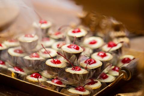 mesa de doce entrada dos noivo na festa muito felizes noiva diva durando o making of retratos itatiba foto e video'