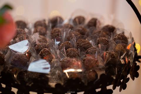 mesa de doce entrada dos noivo na festa muito felizes noiva diva durando o making of retratos itatiba foto e video'