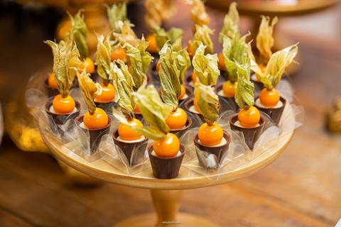 mesa de doce entrada dos noivo na festa muito felizes noiva diva durando o making of retratos itatiba foto e video'